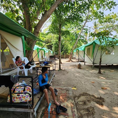 Koh Ngai Camping Restaurant @ Bar מראה חיצוני תמונה