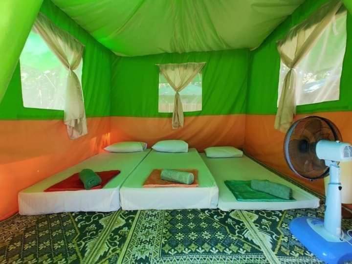 Koh Ngai Camping Restaurant @ Bar מראה חיצוני תמונה
