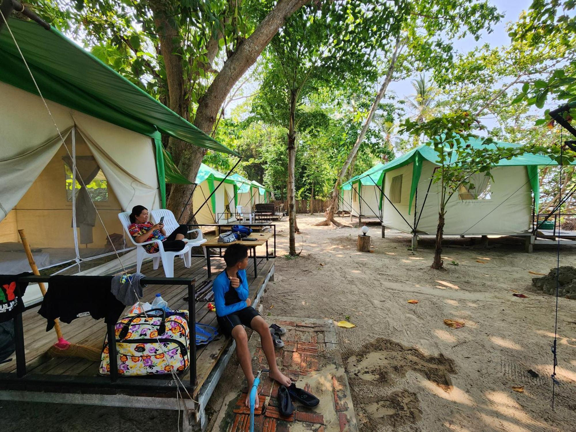Koh Ngai Camping Restaurant @ Bar מראה חיצוני תמונה